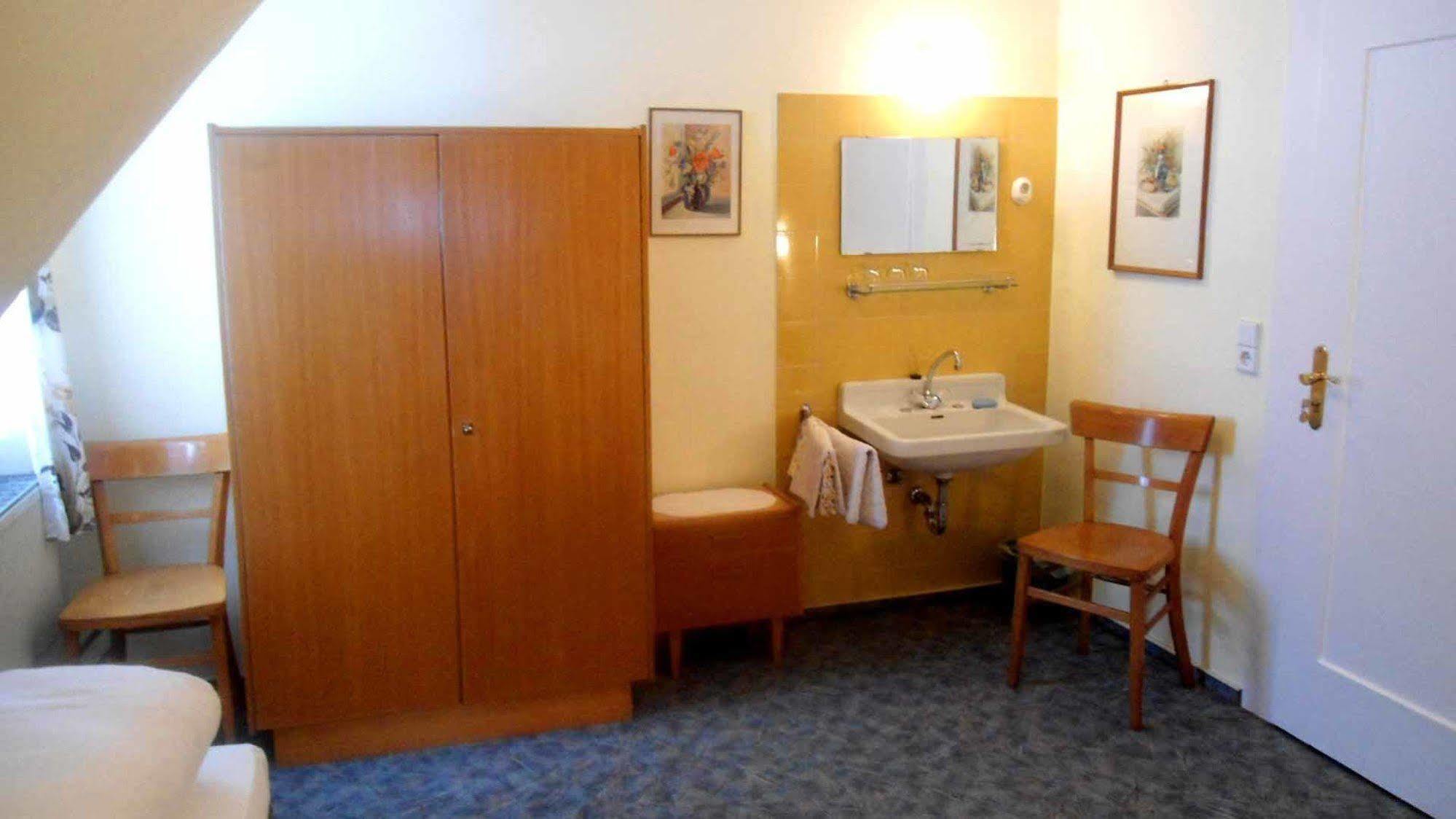 Hotel Krone Гьосвайнщайн Екстериор снимка
