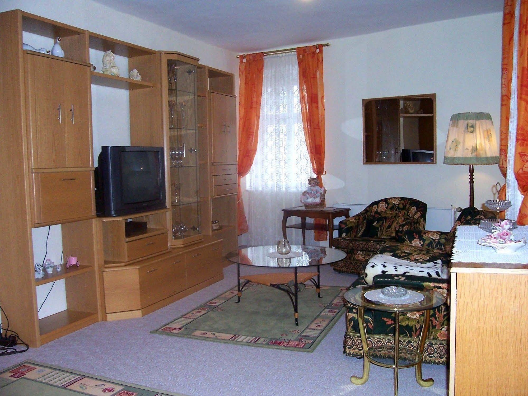 Hotel Krone Гьосвайнщайн Екстериор снимка